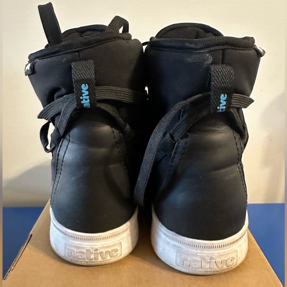 Native Shoes, Chamonix Boot, Size 6 - Picture 4 of 5